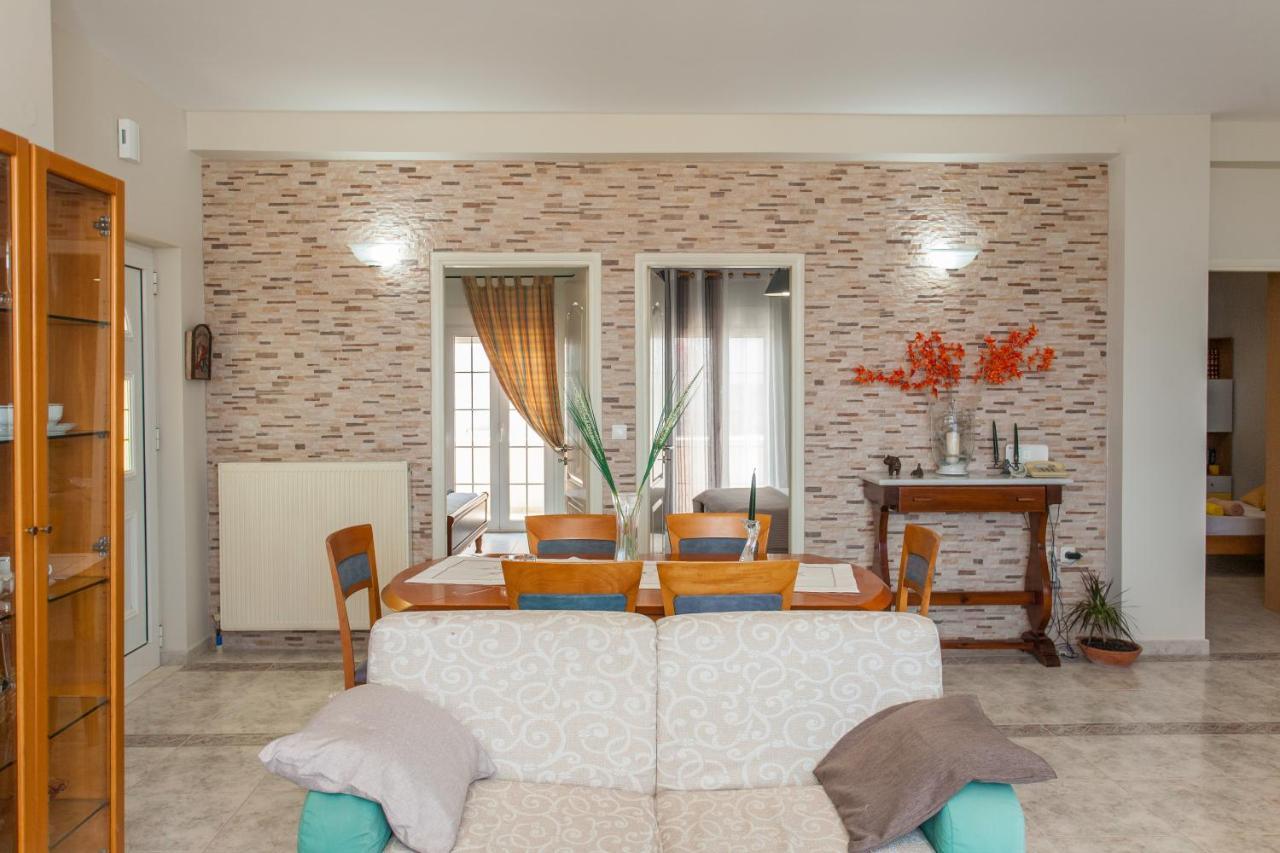 Apartment Butler's Aura Estate