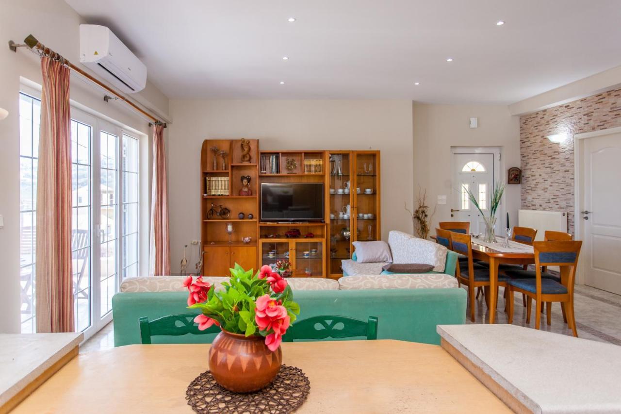 Apartment Butler's Aura Estate *